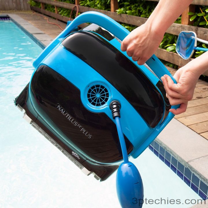 how robotic pool cleaner works